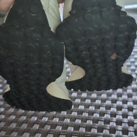 Women's s Black and White New Balance 327 - Picture 6 of 7